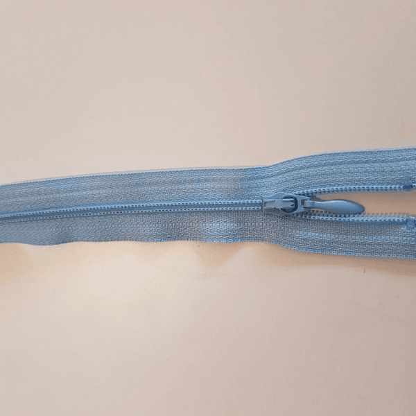 Ykk 4 mm LYSBLÅ spiral 45 cm glidelås